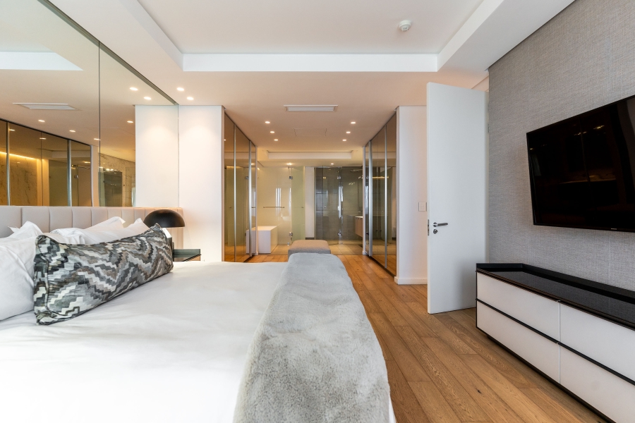 5 Bedroom Property for Sale in Clifton Western Cape